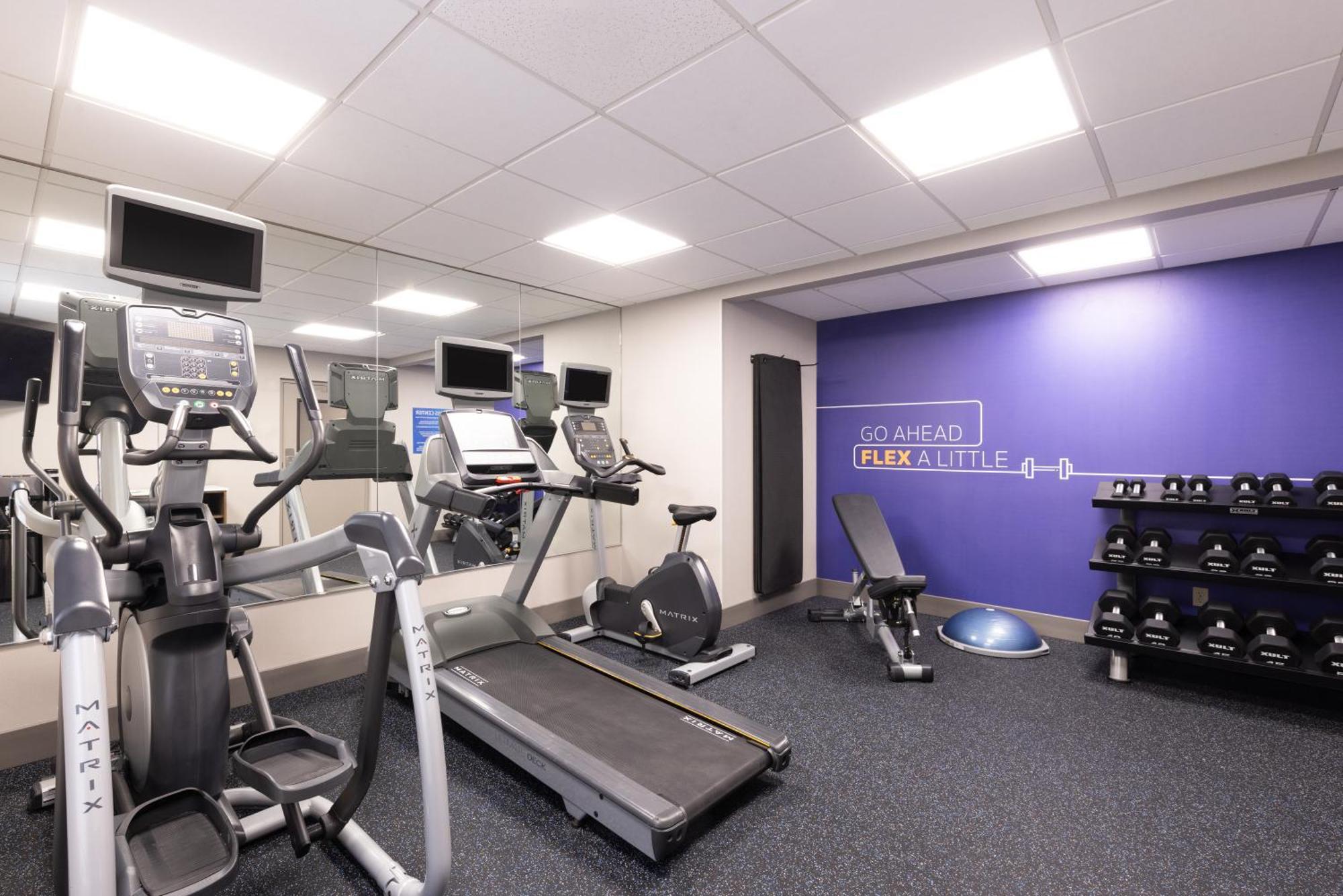 Holiday Inn Express Danbury I-84, An Ihg Hotel מראה חיצוני תמונה