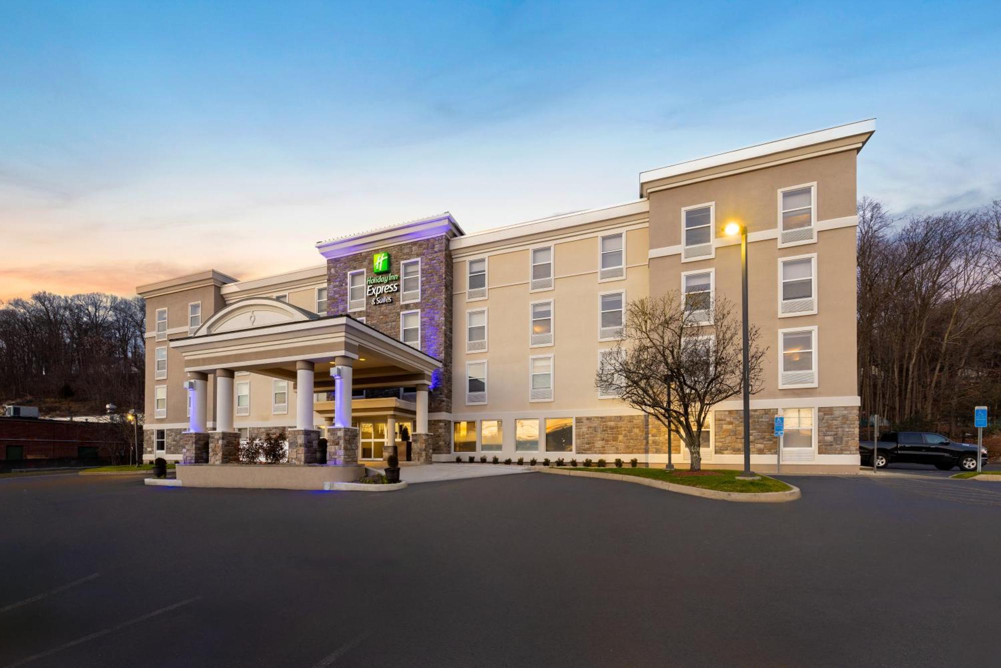 Holiday Inn Express Danbury I-84, An Ihg Hotel מראה חיצוני תמונה